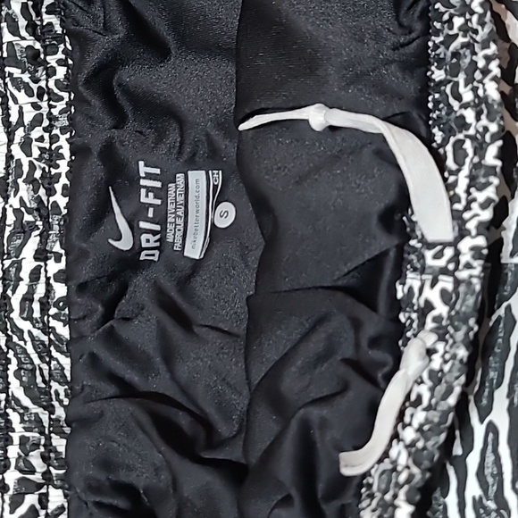 NIKE DRI-FIT EMBROIDERED SWOOSH LEOPARD PRINT LINED MESH ATHLETIC SHORTS - Picture 2 of 11